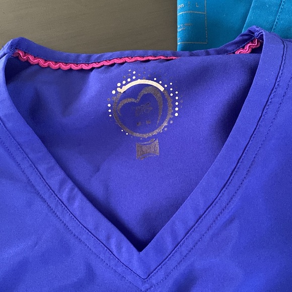 Scub tops royal blue is medium ,figs is Large - Picture 3 of 5